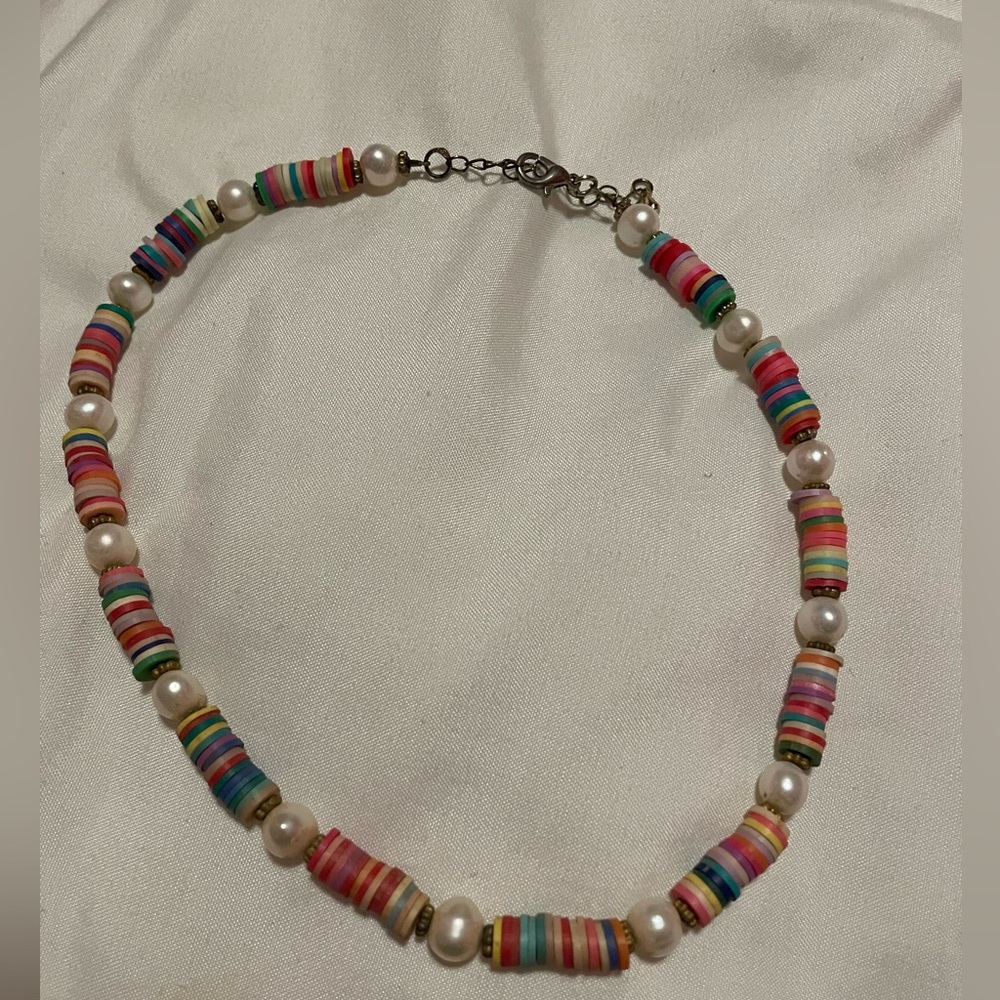 Pearl color choker necklace